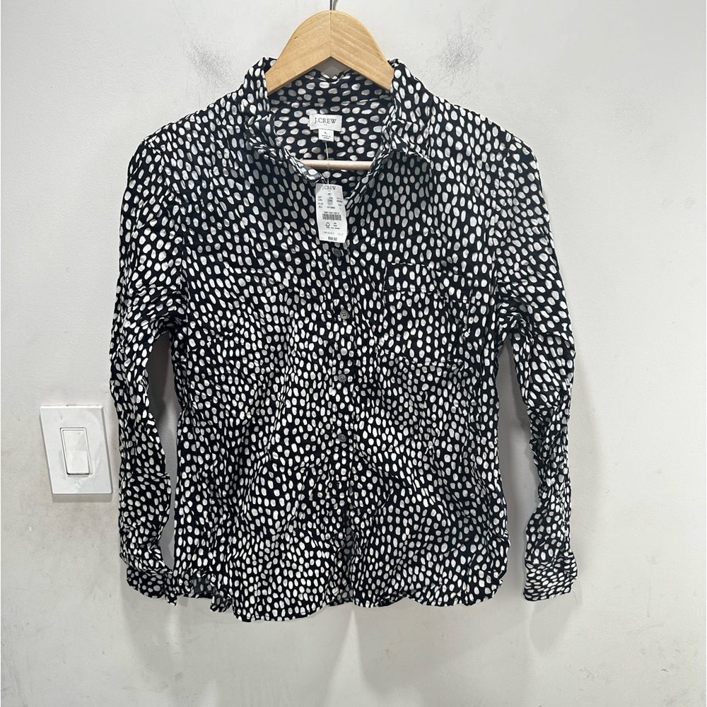 NWT J crew button down shirt. Crisp fabric
